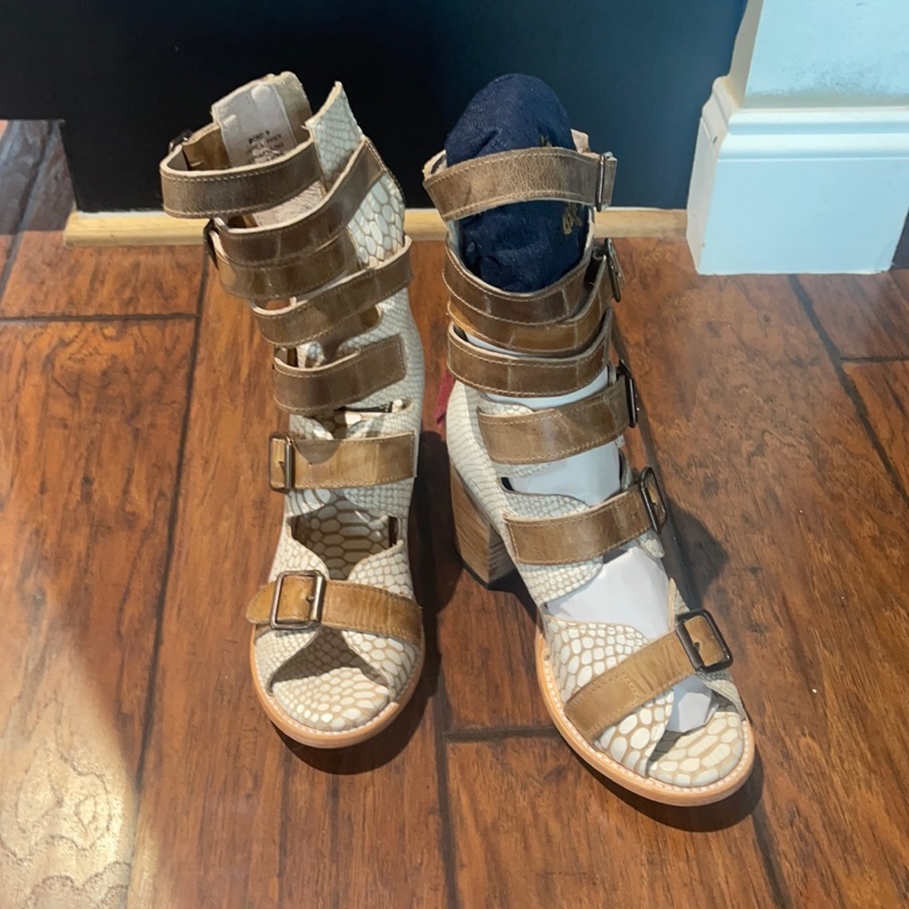 Free bird heels never worn